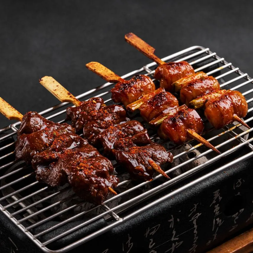 Mərmər Mal Əti və Toyuq ilə Kuşiyaki