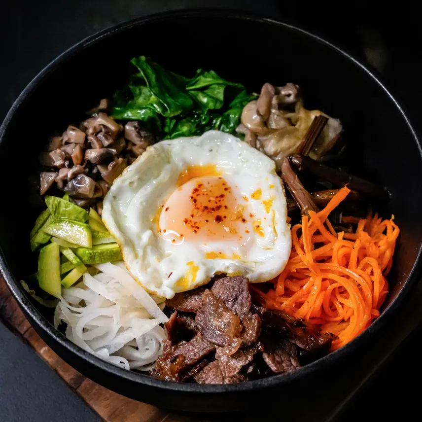 Şirəli mal əti ilə Bibimbap